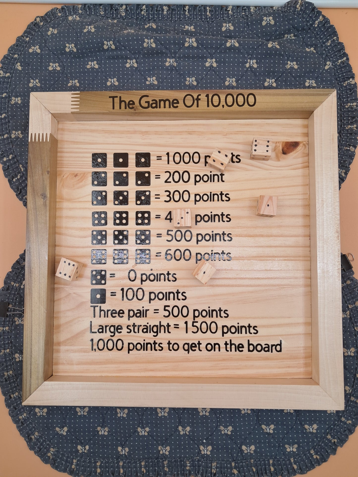 10,000 Farkel Dice Game Board With 6 Wooden Dice