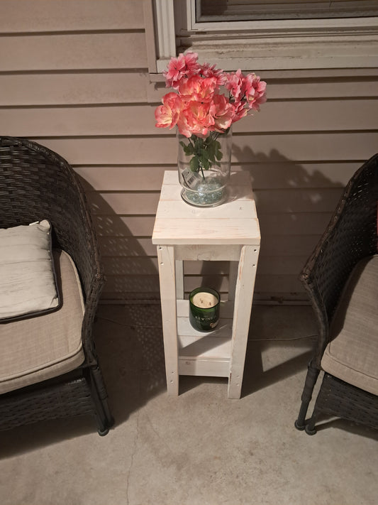 Farmhouse Distressed Pedestal Table